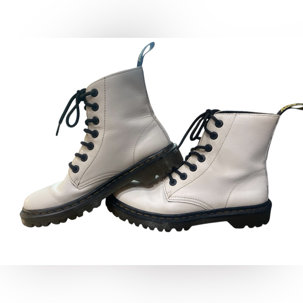 Dr. Martens Luana T Lamper Combat Boots, White, size 7 women